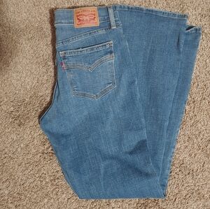 Like new Woman's Levi jeans 27x32.